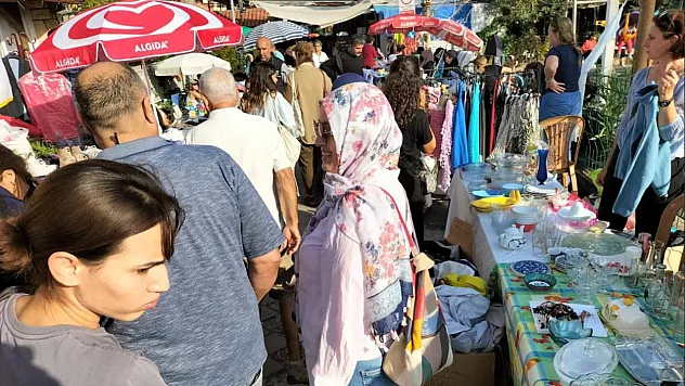 Köyceğiz'de Ekim ayının son Pazar günü ikinci el pazarı kuruldu