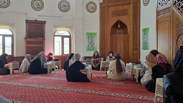Köyceğiz'de 'Filistin'de Kadın Olmak' konulu seminer düzenlendi