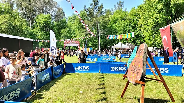 Köyceğiz'de gönüllü eğitmen, geleneksel okçuluğu halka sevdiriyor