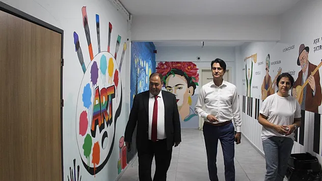 Köyceğiz'de okul duvarları renklendirildi