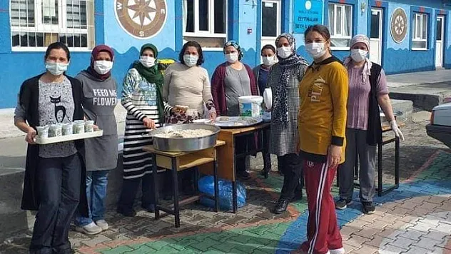 Köyceğiz'de okul yararına pilav günü etkinliği düzenlendi