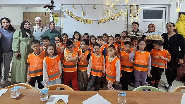 Köyceğiz'de Ramazan Pidesini Minikler Yaptı