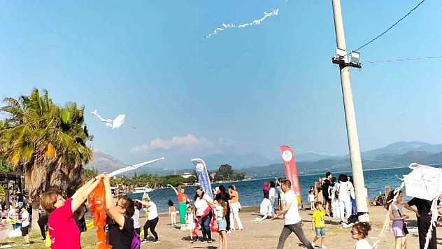 Köyceğiz'de uçurtmalar Atatürk için uçtu