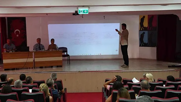 Köyceğiz'de yeni eğitim yılı öncesi okul müdürleri toplantıda buluştu
