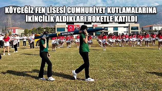 Köyceğiz Fen Lisesi cumhuriyet kutlamalarına ikincilik aldıkları roketle katıldı