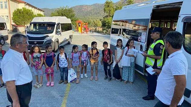 KÖYCEĞİZ JANDARMASI OKUL SERVİS ARAÇLARI DENETİMLERİNE BAŞLADI