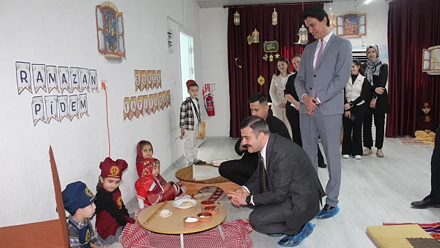 Köyceğiz Kaymakamı Kumcu, miniklerin tekne orucu heyecanına ortak oldu