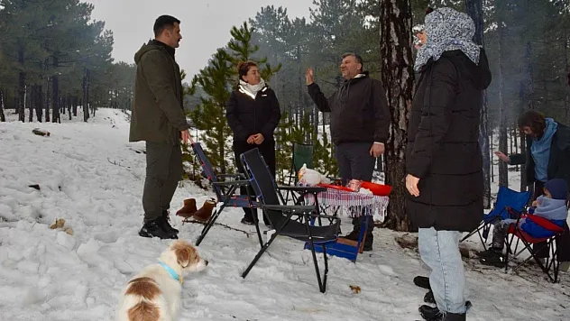 Köyceğiz Kaymakamı Kumcu, vatandaşların kar keyfine ortak oldu