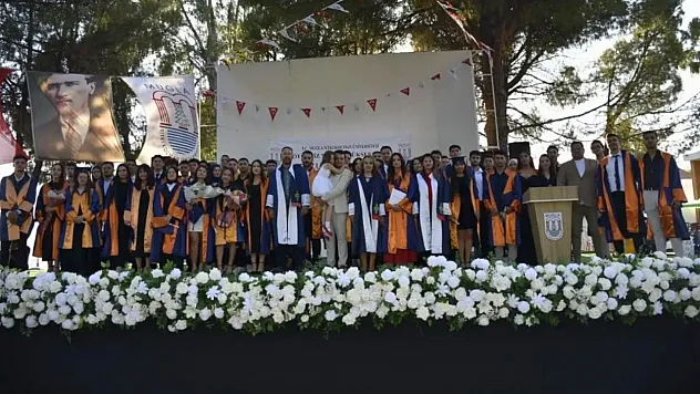 Köyceğiz Meslek Yüksekokulu'nda mezuniyet töreni yapıldı