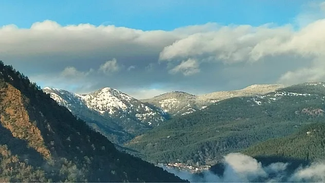 Köyceğiz Sandras Dağı'na Mart ayının sonunda kar yağdı