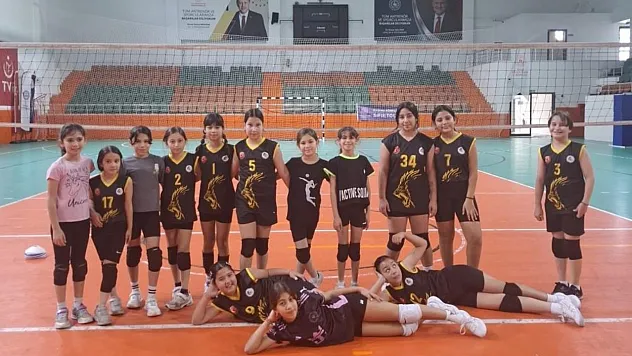 Köyceğiz voleybol takımında minik kaptanlar yetişiyor