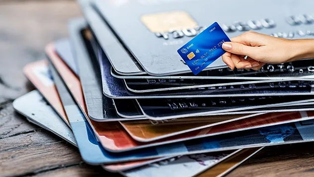 Kredi Kartı Olanlar Dikkat: Bankalar Limitleri Sessiz Sedasız Düşürmeye Başladı