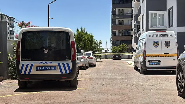 Kucağına aldığı çocuğuyla 8'inci kattan atladı: Anne öldü, çocuk ağır yaralandı
