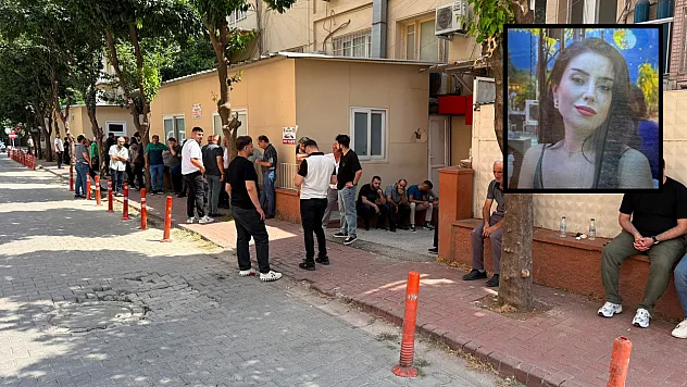 Kumarbaz bekçi, boşanma aşamasındaki eşini kızının yanında uyurken öldürmüş
