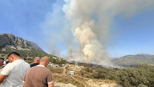 Kumluca'daki orman yangınına ekiplerin müdahalesi devam ediyor