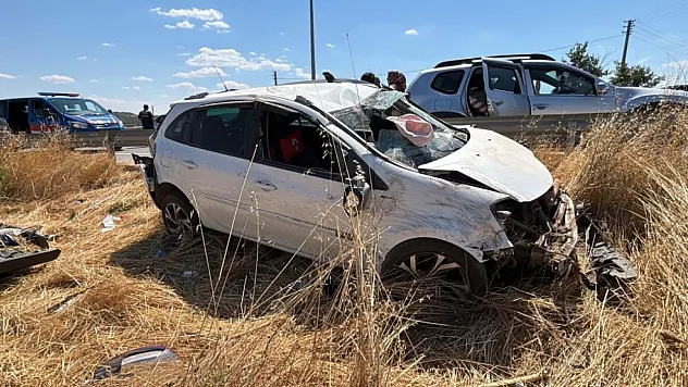 Kütahya'da feci kaza: Aynı aileden 2'si çocuk 4 yaralı
