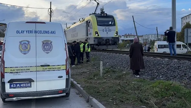 Kütahya'da trenin çarptığı genç hayatını kaybetti