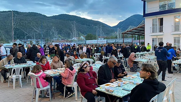 Lacivert beyazlılar iftar yemeğinde buluştu