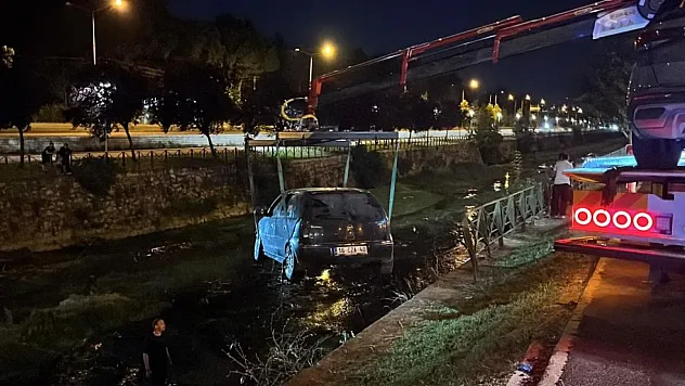 Makas atan otomobille birlikte iki araç dereye uçtu: 6 yaralı