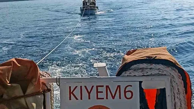 Makine arızası yapan tekneyi KIYEM ekipleri kurtardı