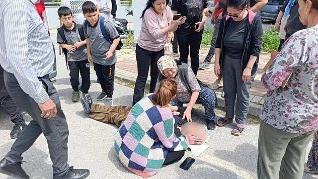 Manevra yapan öğrenci servisi görme engelli yayaya çarptı, eşi gözyaşlarına boğuldu