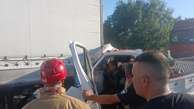 Manisa'da Korkunç Kaza! 18 Yaşındaki Genç Araçta Sıkıştı