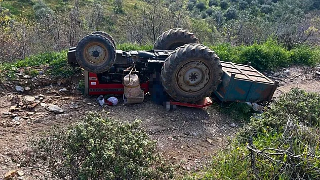 Manisa'da traktör devrildi: 3 ölü