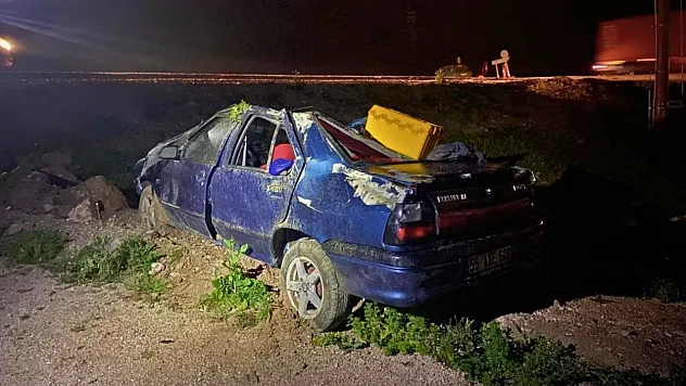 Manisa'da yağış nedeniyle tarlaya uçan otomobildeki 1 kişi öldü, 1 kişi de yaralandı