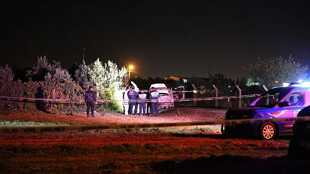 Manisa'da yanan otomobilde erkek cesedi bulundu