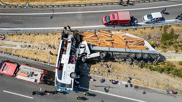Manisa'daki tur otobüsü kazasında ölü sayısı 12'ye yükseldi