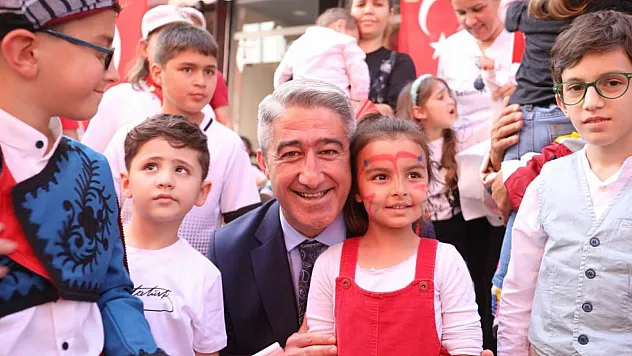 23 Nisan coşkusunun yaşanacağı etkinliklere tüm çocukları davet etti.