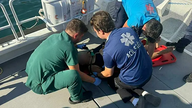 Marmaris açıklarında boğulma tehlikesi geçiren kişiye tıbbi tahliye