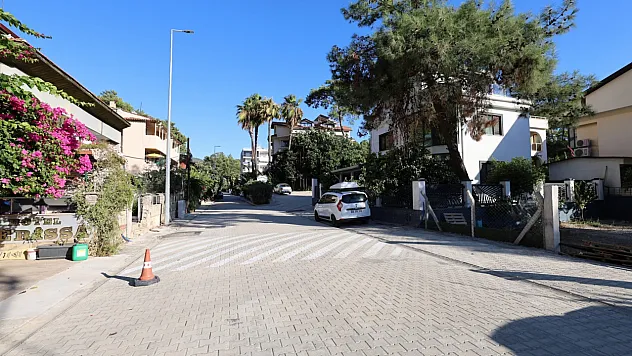 Marmaris Adaköy'de yollar yenilendi