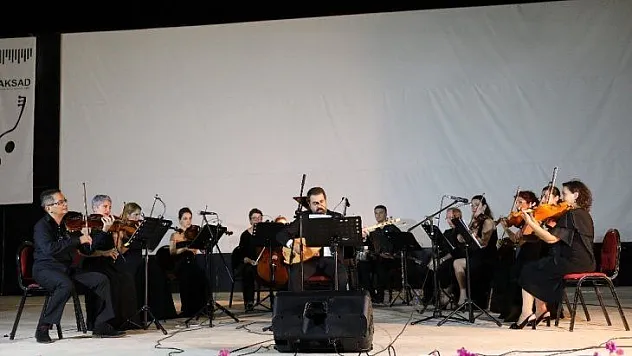 Marmaris Amfi Tiyatro'da 'Yaz Esintisi' konseri düzenlendi