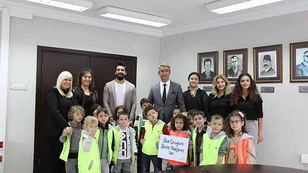 MARMARİS BELEDİYE BAŞKANI OKTAY MİNİK ÖĞRENCİLERİ AĞIRLADI