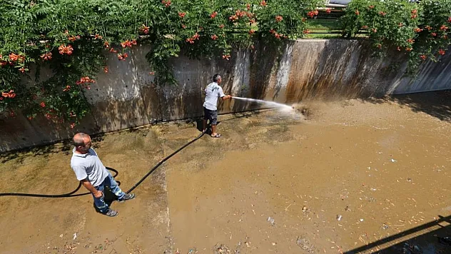 Marmaris Belediyesi'nden derelerde temizlik mesaisi