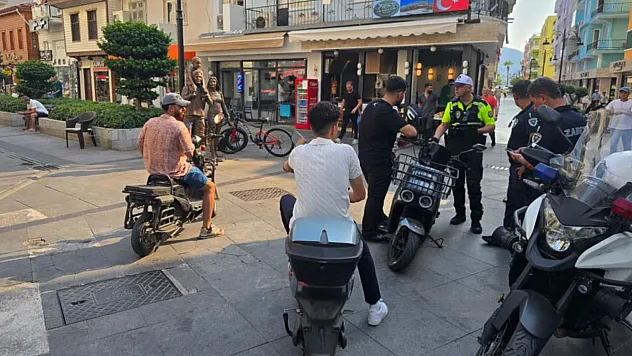 Marmaris Çarşısı'nda motosiklet denetimi: Kurallara uymayanlara ceza
