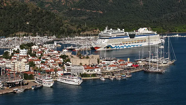 Marmaris'e 'Aida Stella' kruvaziyeriyle 2 bin 500 turist geldi