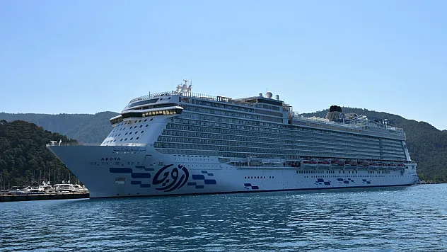 Marmaris'e 'Aroya' kruvaziyeri 1820 turist getirdi