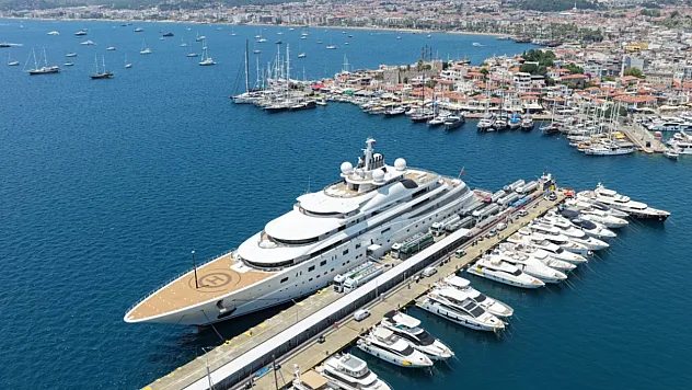 Marmaris'e gelen süper yata 540 bin litre akaryakıt ikmali yapıldı