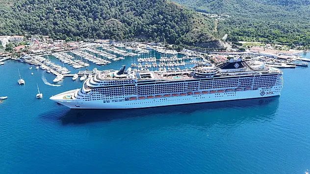 Marmaris'e 'MSC Divina' kruvaziyeri 3 bin 786 turistle geldi