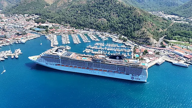 Marmaris'e 'MSC Divina' kruvaziyeriyle 3 bin 931 turist geldi