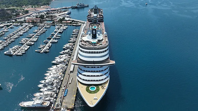 Marmaris'e 'MSC Divina' kruvaziyeriyle 3 bin 899 turist geldi