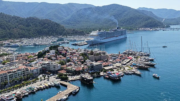 Marmaris'e 'MSC Divina' kruvaziyeriyle 4 bin 137 turist geldi