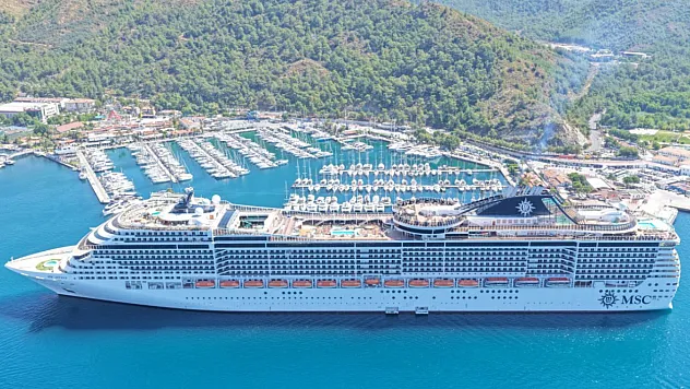 Marmaris'e 'MSC Divina' kruvaziyeri 4 bin 121 turist getirdi
