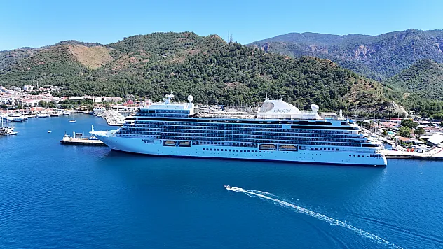 Marmaris'e 'Seven Seas Splendor' kruvaziyeriyle 655 turist geldi