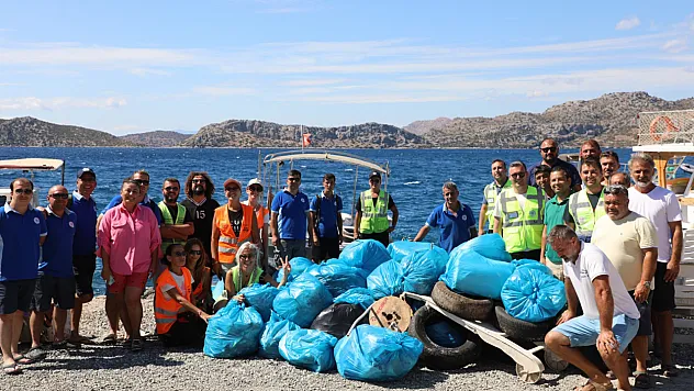 Marmaris Sögüt koylarından 125 torba atık toplandı