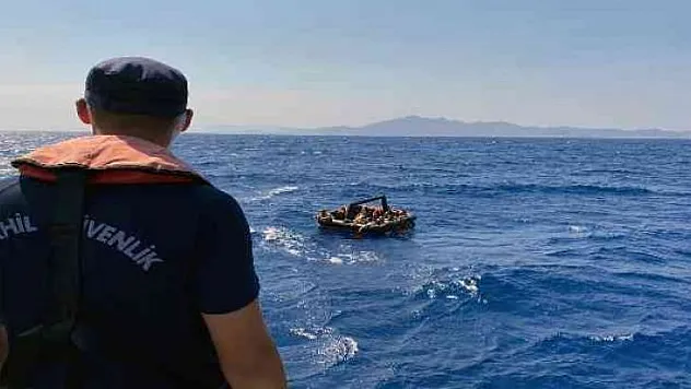 MARMARİS'TE 33 DÜZENSİZ GÖÇMEN KURTARILDI