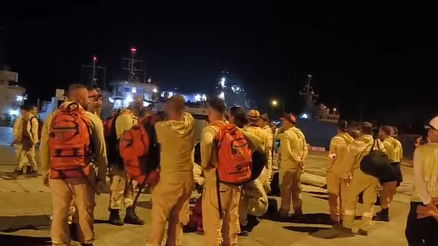 Marmaris'te arazözler çıkarma gemileriyle bölgeye gidiyor