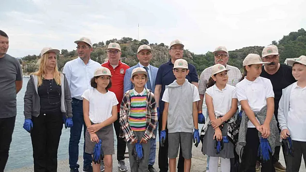 Belediye başkanları ve öğrenciler temizlik yaptı